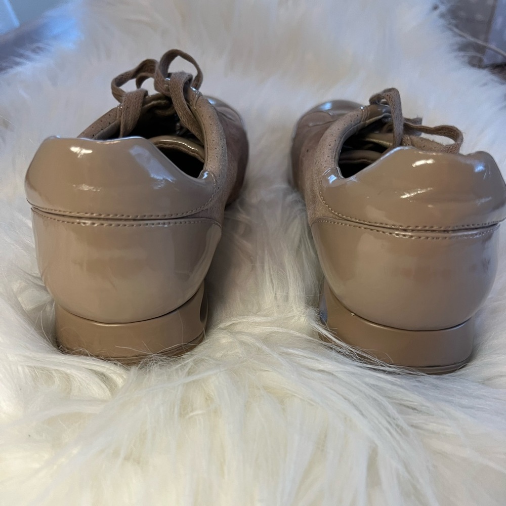 Cole Haan Nike Air Sneakers, suede and patent leather, tan; Size 9.5 - Picture 13 of 13